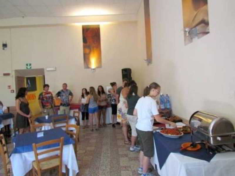 7 Santi Hostel