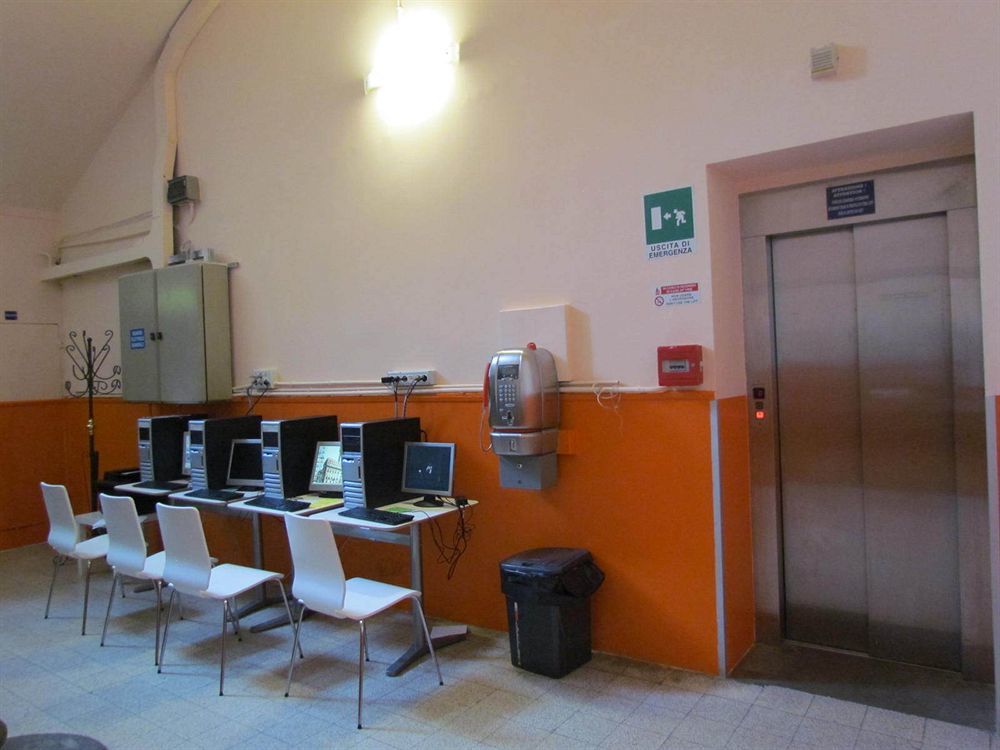 Hostel 7 Santi *